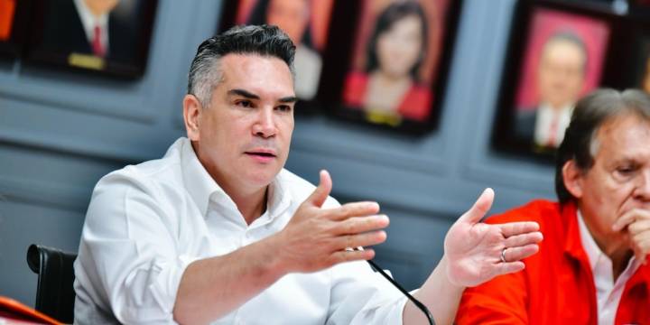 ‘Alito’ Moreno presenta denuncia ante la FGR contra Nicolás Maduro por “nexos” con cárteles mexicanos