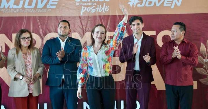 Reconoce Carmen Lilia Canturosas a jóvenes destacados de Nuevo Laredo