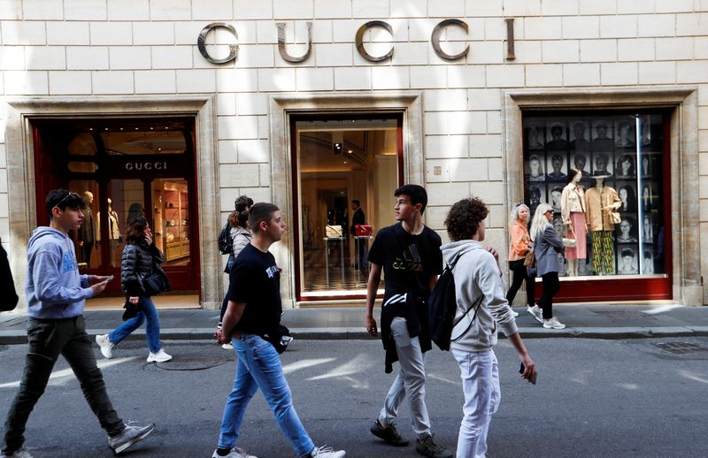 Italy consumer sentiment worsens more than expected, business morale stable