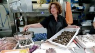 «Los precios de pescados y mariscos están desorbitados porque no hay una oferta suficiente»