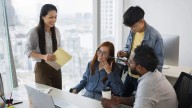 China populariza el fenómeno en jóvenes, de fingir que se trabaja ¿por qué?