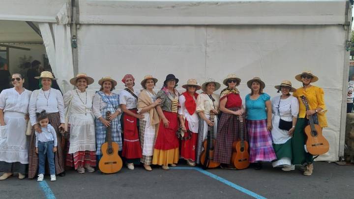 La parranda de la alegría: 17 mujeres de 60 a 70 años de Agüimes, regalo de felicidad y solidaridad