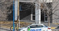 Persecución y choque contra un móvil policial en pleno centro de Roca: un hombre detenido