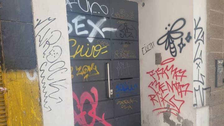 La misma vara que se usó contra los turistas grafiteros es la que debería frenar el enchastre de la Ciudad