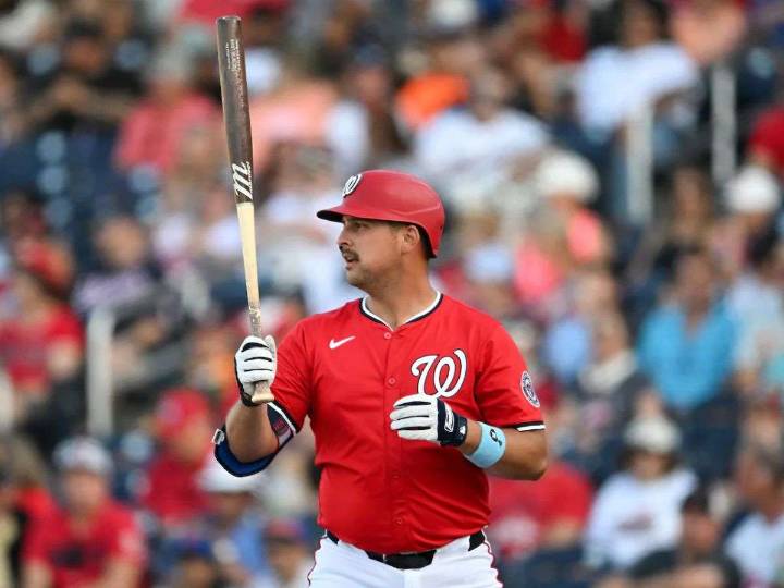 Nathaniel Lowe firmó contrato con Medias Rojas
