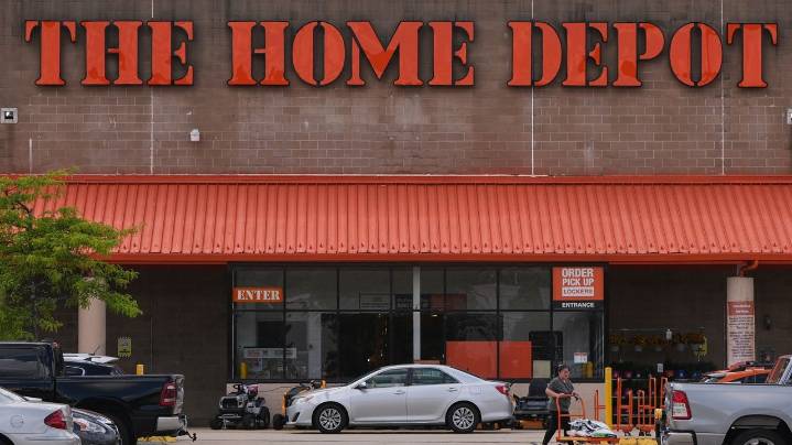 Home Depot's sales improve as customers stay focused on smaller projects