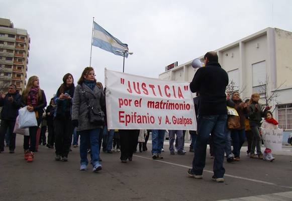 Indagan y formalizan al sospechoso del asesinato del matrimonio Epifanio
