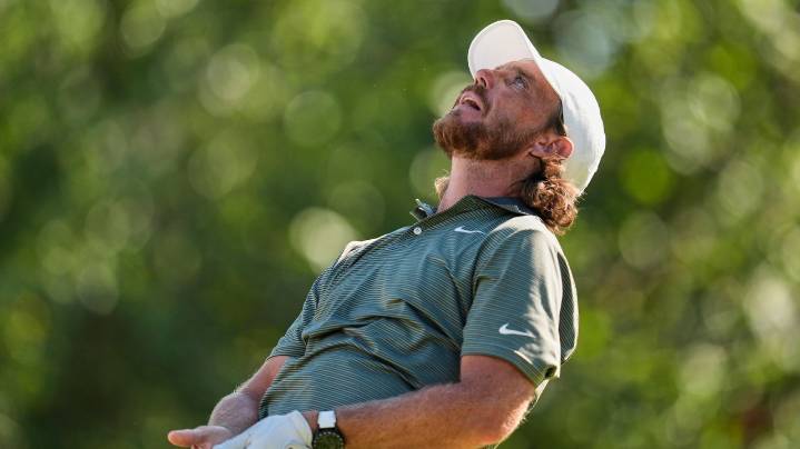 Tommy Fleetwood clings to 1-shot lead in Memphis as Scottie Scheffler lurks