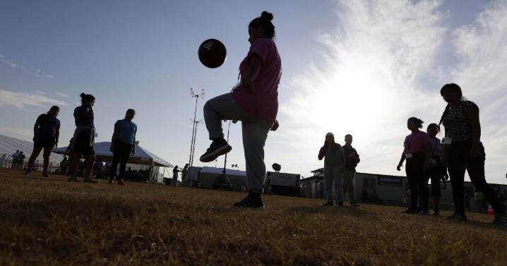 Jueza rechaza solicitud de gobierno de Trump de eliminar protecciones a niños inmigrantes detenidos