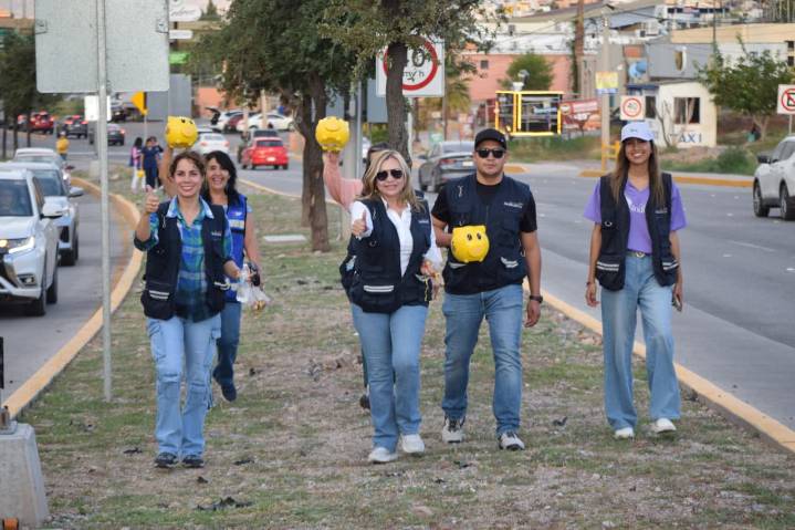 Se suma la Síndica Olivia Franco al boteo del Teletón junto a autoridades municipales