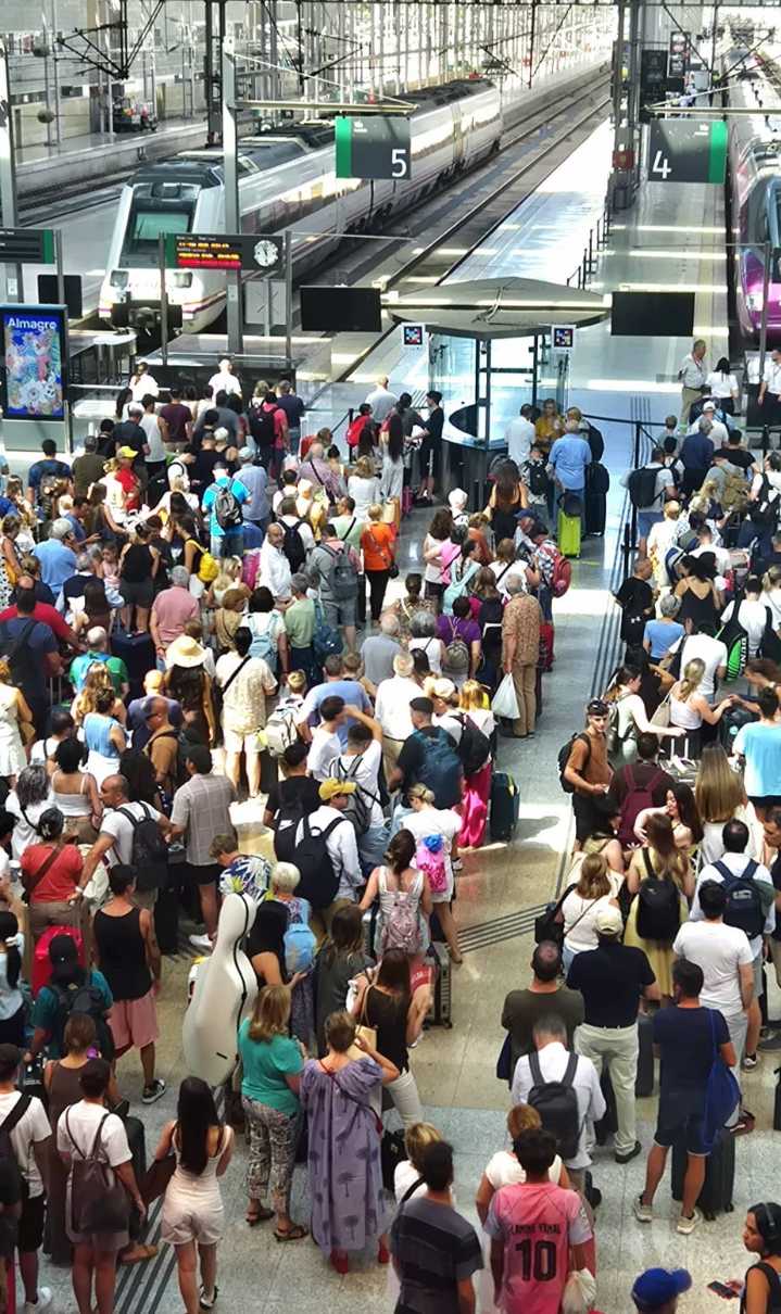 "Disculpen las mejoras", el cartel en Santa Justa que indigna a la Junta