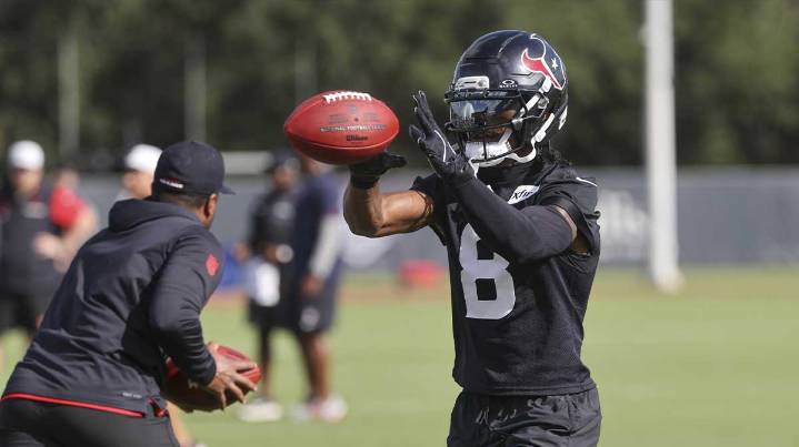 Eagles’ John Metchie III makes eye-opening first catch in Midnight Green