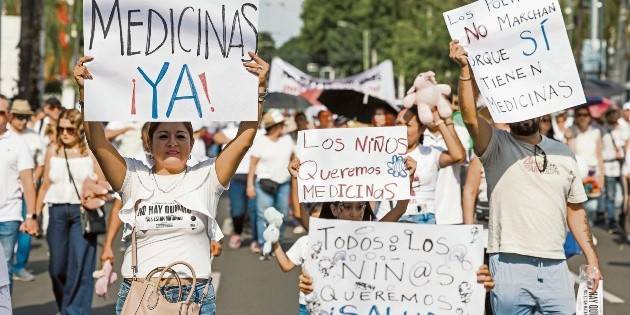Enfermos de cáncer exigen medicinas; Gobierno las aplaza otra vez