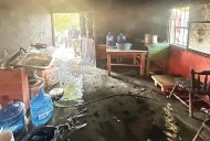 Arrasa incendio con muebles de vivienda