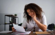 La Gen Z ‘queman’ sus ahorros, se saltan comidas y venden sus cosas… solo para sobrevivir