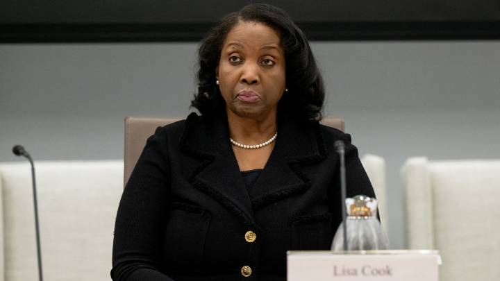 Trump pide la renuncia de la gobernadora de la Reserva Federal Lisa Cook, acusada de fraude