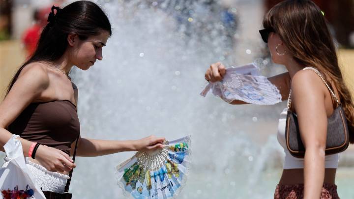 Aviso rojo por el calor en el litoral de Valencia