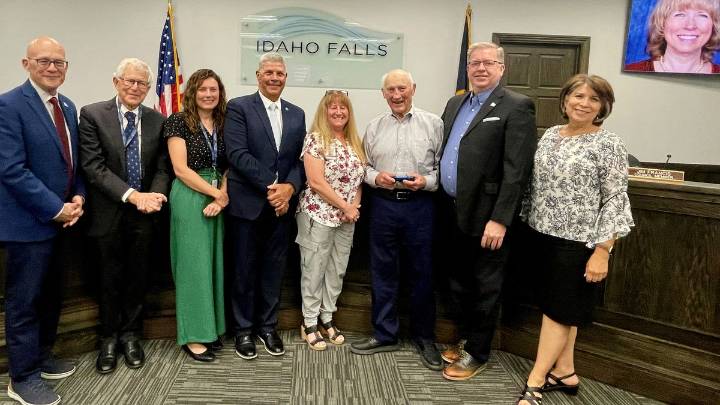 Mayor Casper presents Mayor’s Choice Award to Carrie Getty Scheid for decades of service