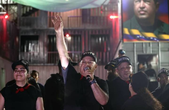 Diosdado Cabello encabezó trote nocturno con la JPSUV: «Chávez lo soñó y nosotros lo hacemos realidad»