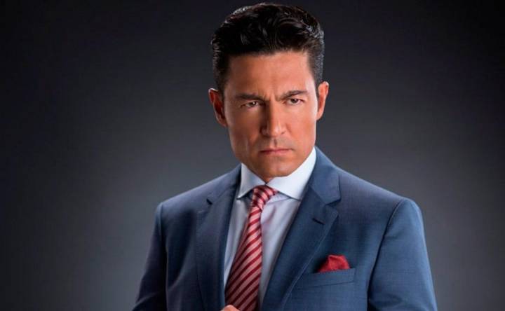 Fernando Colunga multa a sus compañeros cuando se equivocan