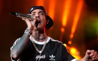 Polémica en Baja Beach Fest: Natanael Cano golpea a su DJ y destruye equipo en pleno concierto