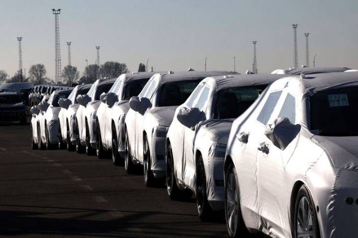 EU to scrap tariffs on US goods to pave way for lower duties on cars