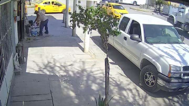 Denuncian a taxista por presunto robo de mercancía a mujer de la tercera edad en Torreón