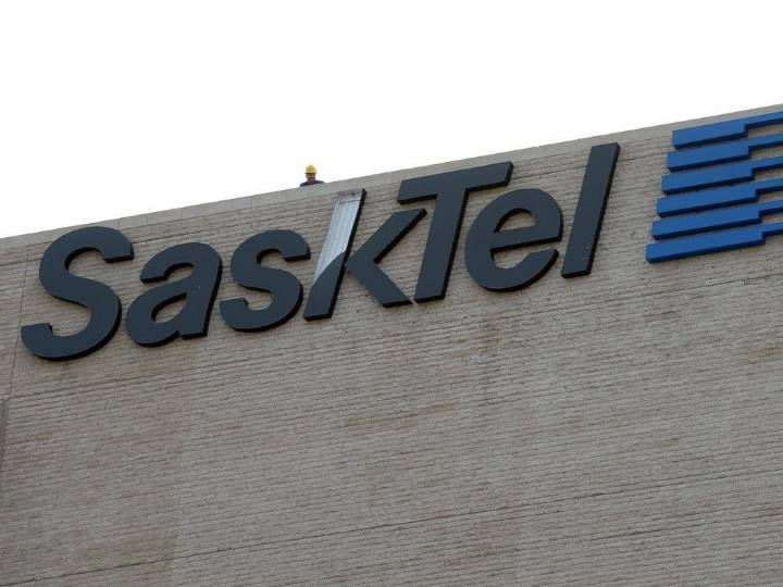 UPDATED: Wireless SaskTel customers can't dial out as company deals with service
