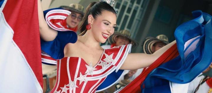 La Reina del Carnaval, Michelle Char Fernández, llegó al Metro en Transmetro
