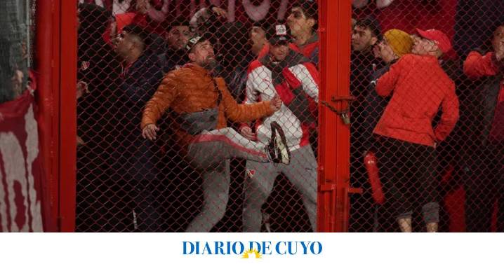 Por incidentes, el partido entre Independendiente y la Univeridad de Chile fue suspendido