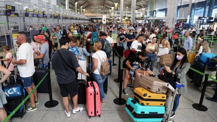 Los aeropuertos andaluces reciben un 6,4% más de pasajeros hasta julio, con récord en Málaga