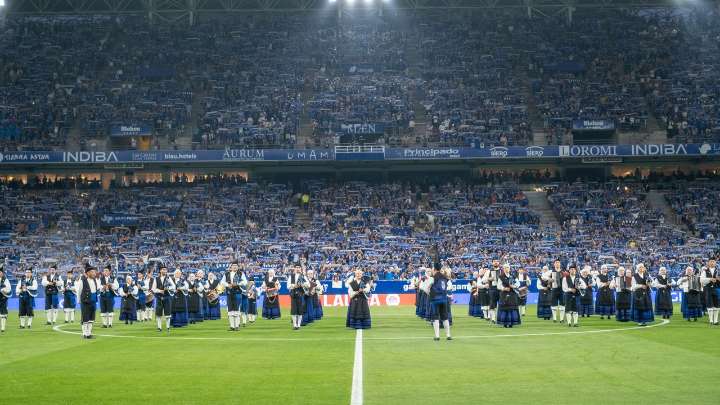 VÍDEO | El himno del centenario del Real Oviedo tuvo su primera gran noche en el Tartiere