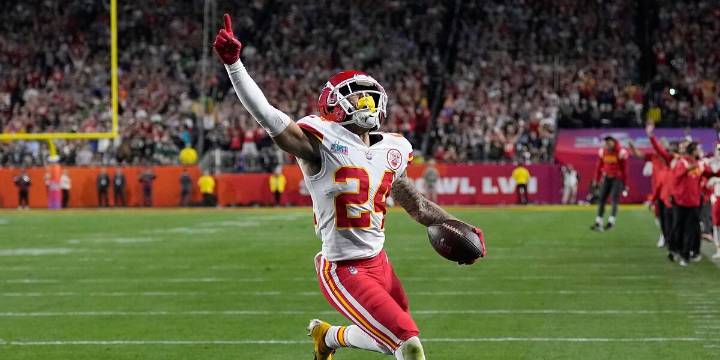 Report: Chiefs trade Skyy Moore to 49ers