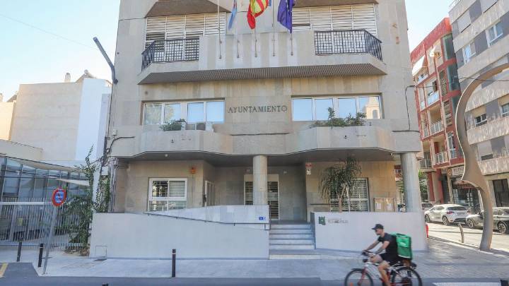 El Ayuntamiento de Torrevieja adjudica el préstamo de 32 millones para inversiones de este año