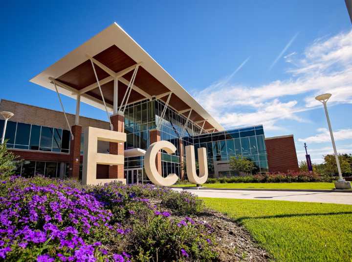 Ofrecen visitas a universidades de NC a estudiantes latinos