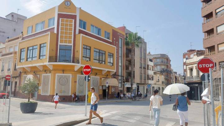 El casino de Paiporta: De José Antonio y Franco a símbolo de unión frente a la dana