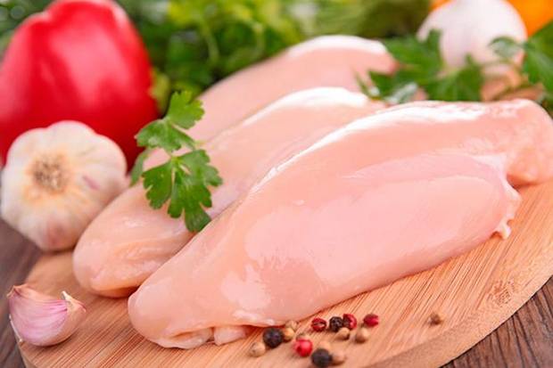 Pollo y huevos lideran el consumo de proteínas en Caracas por los altos precios de la carne