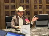 Se retira Unión Ganadera de negociaciones por cruce de ganado; acusa «politiquería» de secretaria Rollins