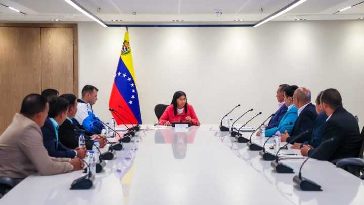 Vicepresidenta Delcy Rodríguez revisó avances de proyectos con Gobernación del estado Cojedes 29 de agosto de 2025 | País "En nombre del presidente sostuvimos una fructífera y constructiva reunión con