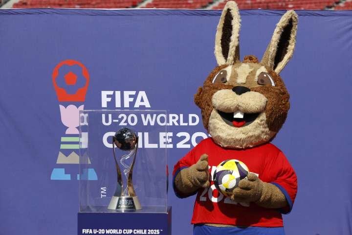 El trofeo del Mundial sub-20 ya está en Chile y comenzará su recorrido por las sedes