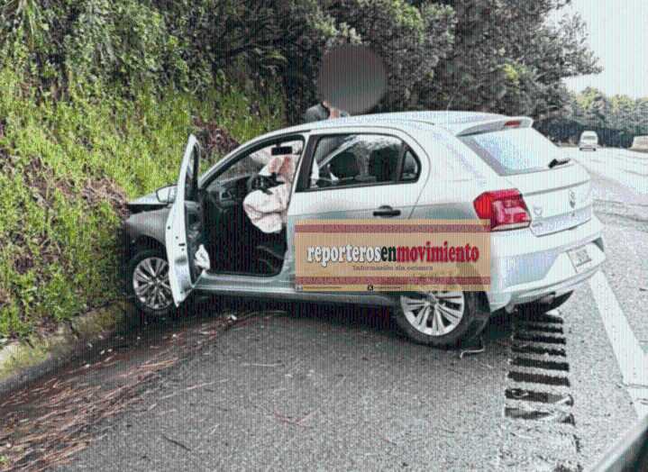 AUTOMOVILISTA CHOCO CONTRA UN MURO DE TIERRA EN UNA VUELTA DE LA CARRETERA MÉXICO