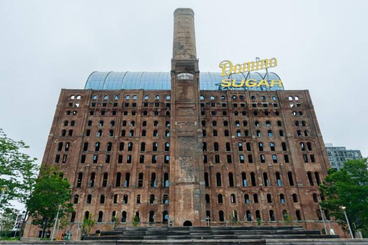 Refinery at Domino filling up --despite not be able to lease out building to single tenant