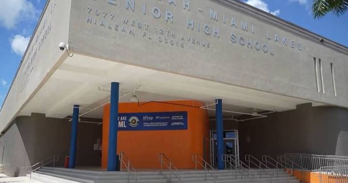 "Tenemos mucho miedo": Ansiedad y ausencias en aulas de Florida por temor a operativos de ICE
