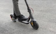 Fallece tras sufrir una caída con un patinete en Alcúdia
