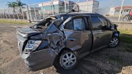 Tráiler causó accidente, destrozó auto y luego se marchó, en Escobedo