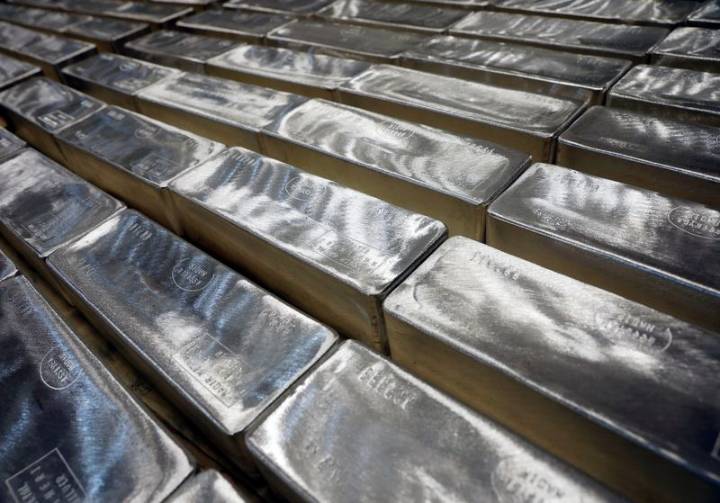 HSBC raises silver price outlook on gold strength, geopolitical risks