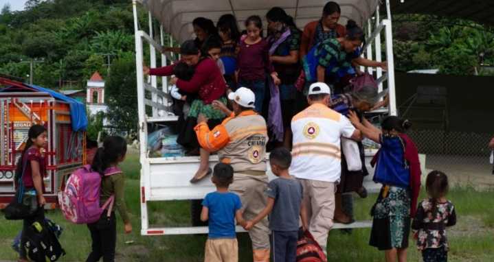 Para refugiarse de la violencia cruza grupo de chiapanecos a Guatemala