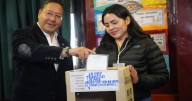 Presidente de Bolivia anuncia tránsito democrático tras elecciones