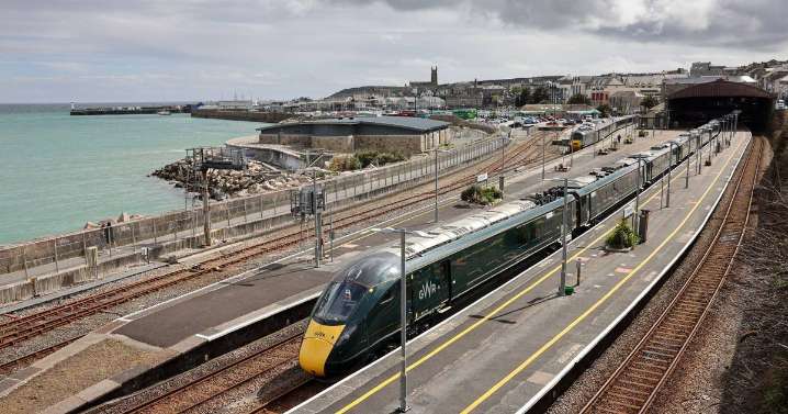 Man takes London sleeper train - but price of 'tiny solo cabin' has people floored
