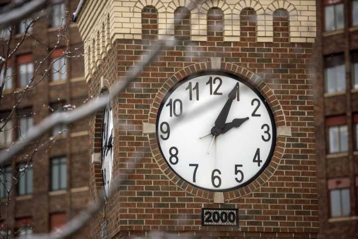 Daylight Saving Time: Turn your clocks back earlier this year